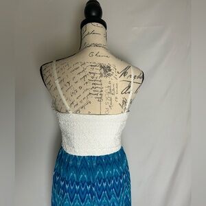 I am selling a women’s dress. The top part is white and the bottom is blue.